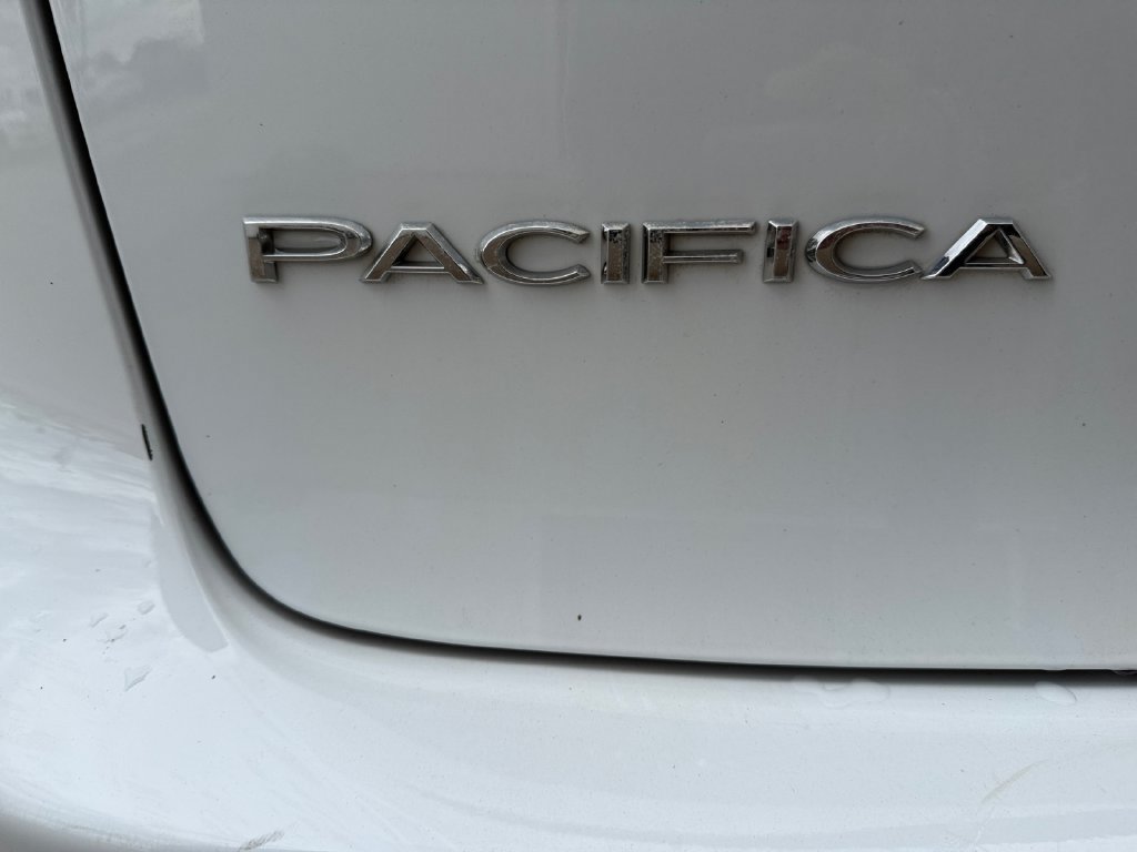 Used 2024 Chrysler Pacifica Touring-L FWD image 44