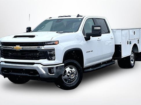 Used 2024 Chevrolet Silverado 3500 LT w/ Convenience Package AWD/4WD image 3