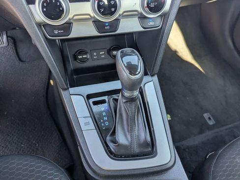 Used 2019 Hyundai Elantra SE w/ Cargo Package image 14