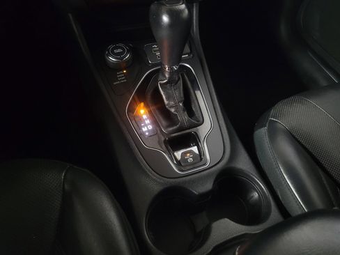 Used 2019 Jeep Cherokee Limited image 26