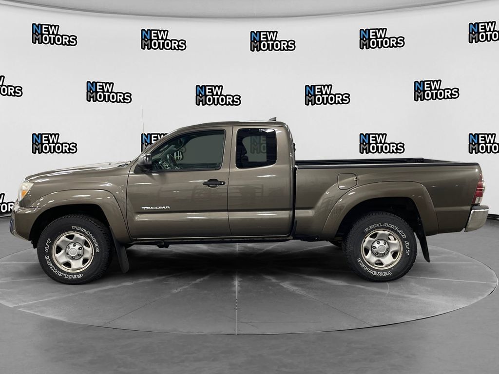 Used 2012 Toyota Tacoma 4x4 Access Cab w/ SR5 Pkg image 2