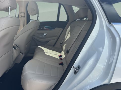 Used 2022 Mercedes-Benz GLC 300 w/ Premium Package Lite image 10