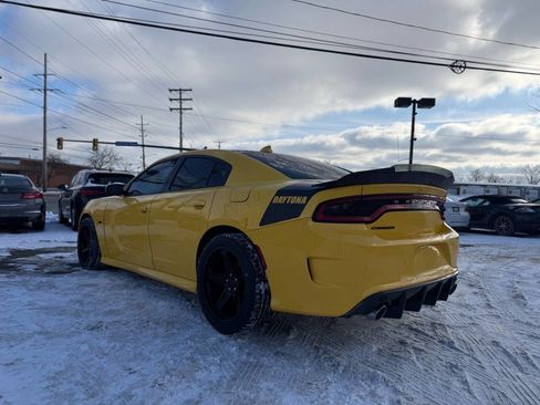 Used 2017 Dodge Charger R/T image 5