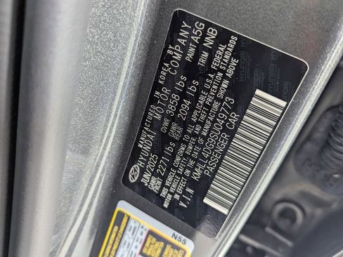 Certified 2025 Hyundai Elantra SE FWD image 28