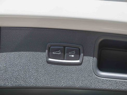 Used 2023 Porsche Macan Turbo AWD/4WD image 25