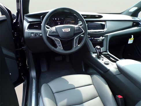 New 2025 Cadillac XT5 Premium Luxury w/ Technology Package image 9