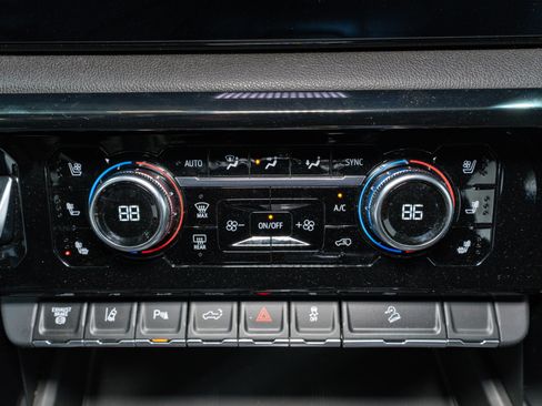 Used 2024 GMC Sierra 2500 AT4 w/ AT4 Premium Plus Package image 27