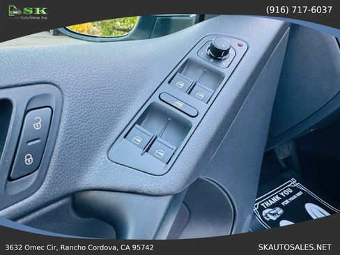 Used 2015 Volkswagen Tiguan SE image 30