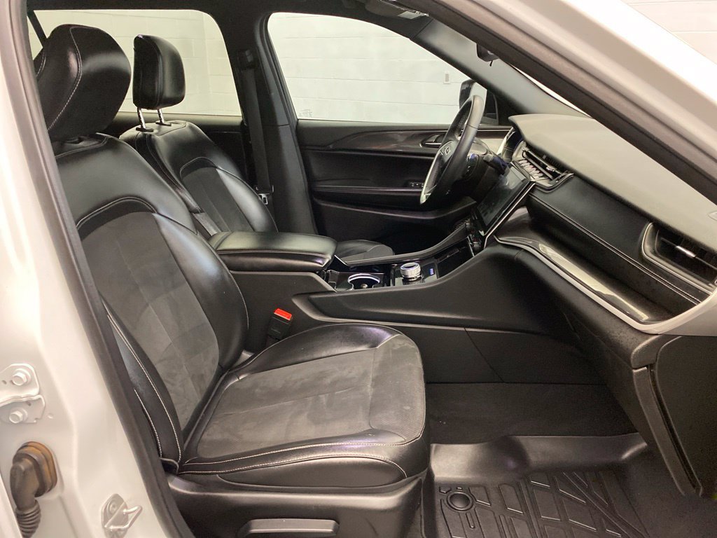 Used 2023 Jeep Grand Cherokee L Laredo RWD image 15