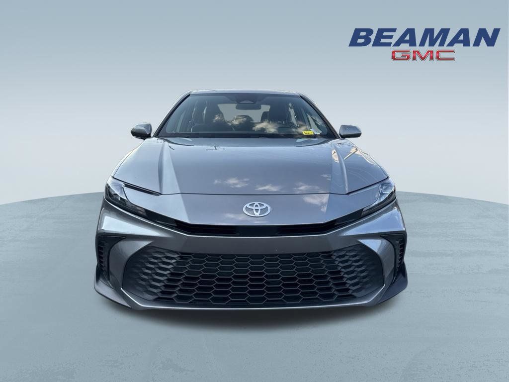 Used 2025 Toyota Camry SE FWD image 2