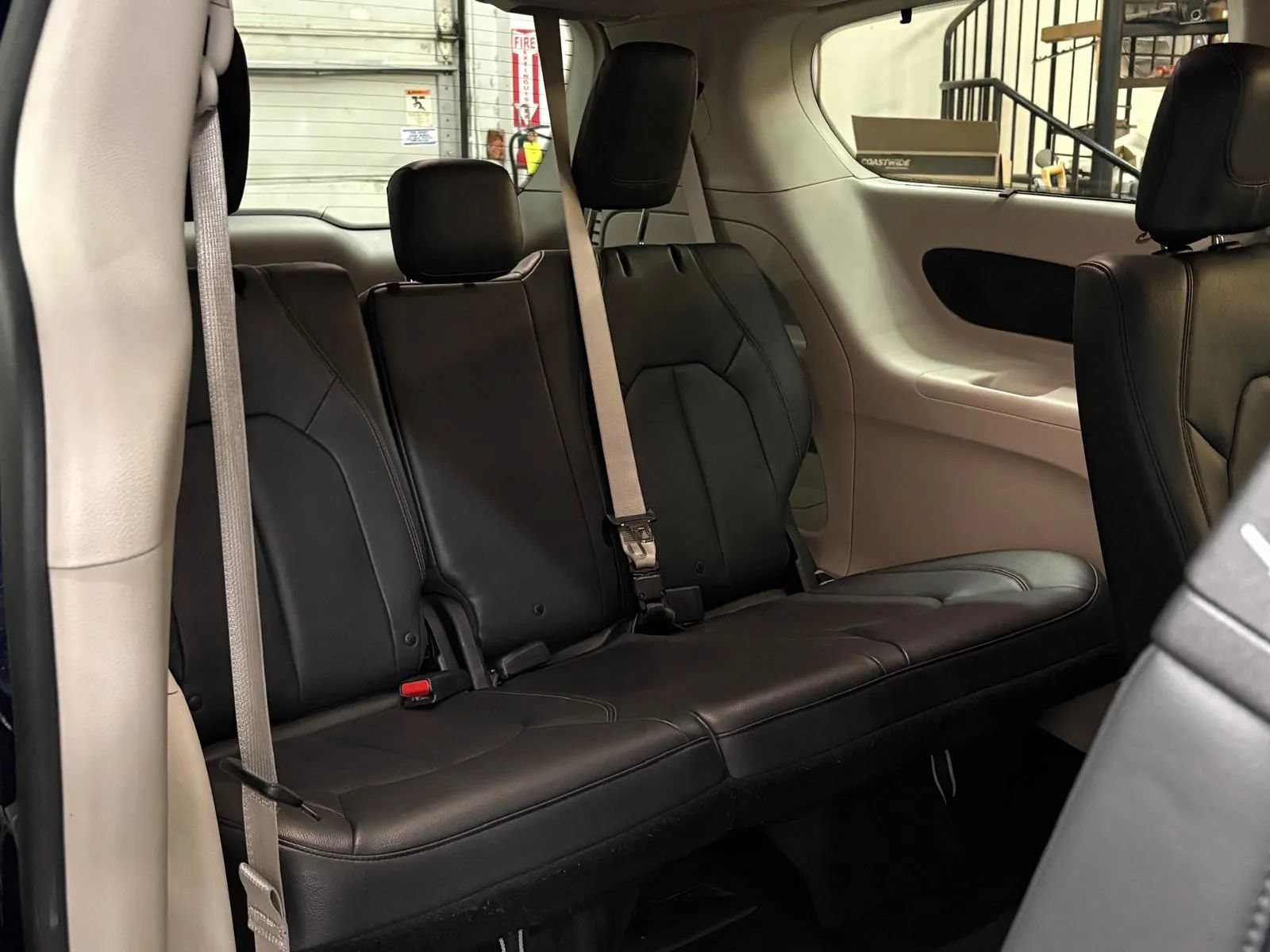 Used 2017 Chrysler Pacifica Touring-L Plus w/ Advanced Safetytec Group FWD image 25