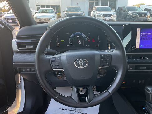 Used 2025 Toyota Camry SE FWD image 30