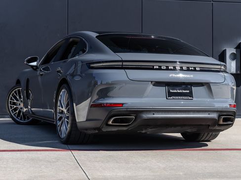 Certified 2025 Porsche Panamera 4 image 3