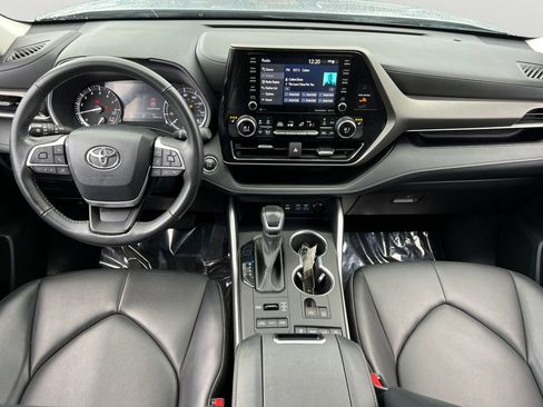 Used 2022 Toyota Highlander XLE image 12