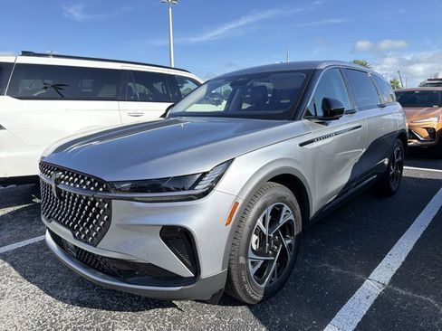 Certified 2025 Lincoln Nautilus Premier AWD/4WD image 4