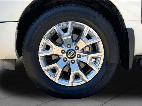 Used 2021 Nissan Titan SV w/ SV Convenience Package AWD/4WD image 11