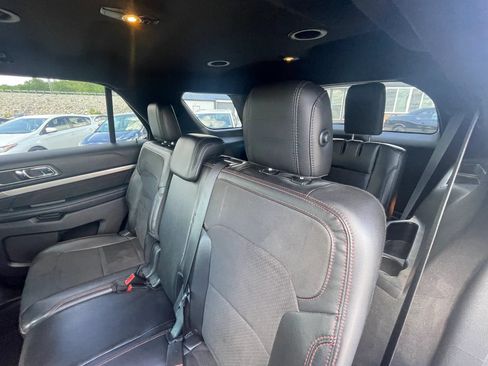 Used 2018 Ford Explorer XLT w/ Equipment Group 202A AWD/4WD image 28