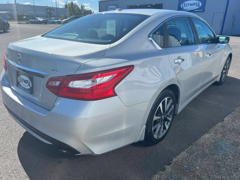 Used 2017 Nissan Altima 2.5 SV FWD image 12