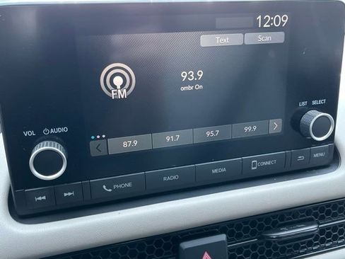 Used 2025 Honda HR-V LX image 13