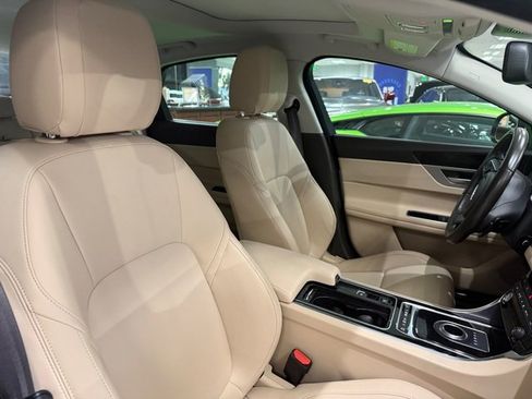 Used 2018 Jaguar XF Premium image 9