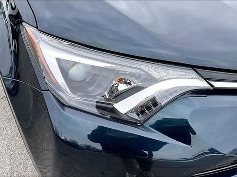 Used 2018 Toyota RAV4 XLE image 29