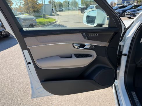 New 2026 Volvo XC90 T8 Plus w/ Protection Package Premier image 17