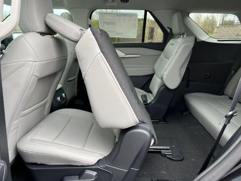 Used 2026 Ford Explorer Active w/ Active Comfort Package AWD/4WD image 5