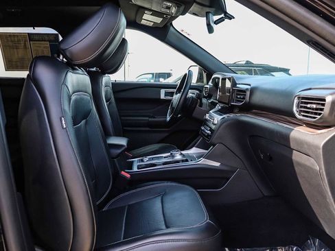 Used 2020 Ford Explorer Limited image 16