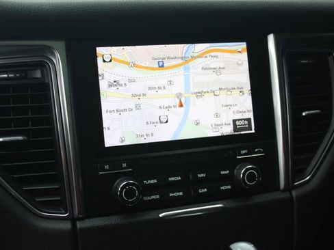 Used 2018 Porsche Macan S image 20