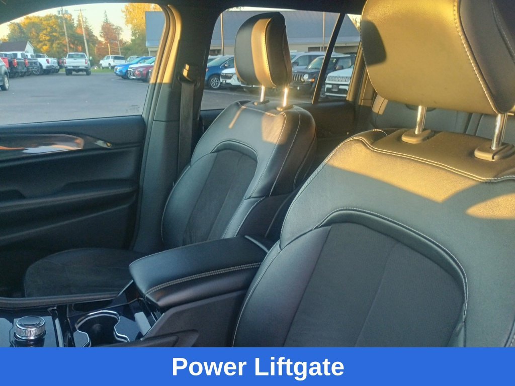 Used 2023 Jeep Grand Cherokee Altitude AWD/4WD image 14