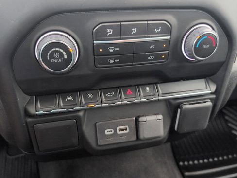 Used 2024 Chevrolet Silverado 1500 Custom image 17