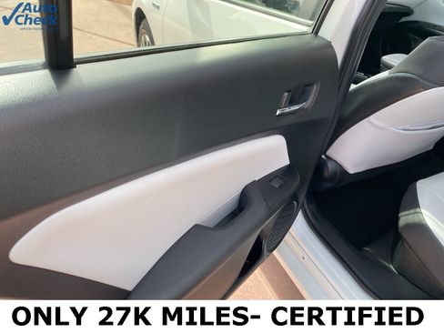 Used 2020 Toyota Prius XLE w/ Advanced Technology Package image 15