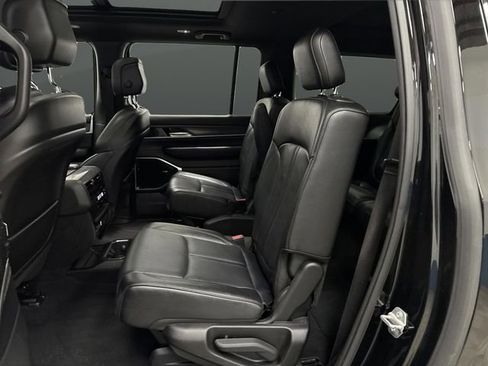 Certified 2024 Jeep Wagoneer L Series III w/ Premium Group I image 31