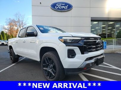 Used 2024 Chevrolet Colorado Z71 w/ Z71 Convenience Package 2