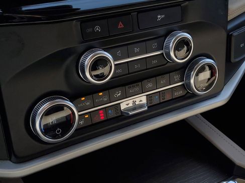 Used 2024 Ford Expedition Max Limited image 23