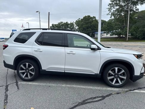 Used 2023 Honda Pilot Touring image 1
