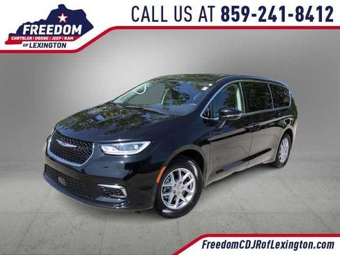 Certified 2024 Chrysler Pacifica Touring-L FWD image 1