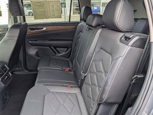 Certified 2024 Volkswagen Atlas SE image 19