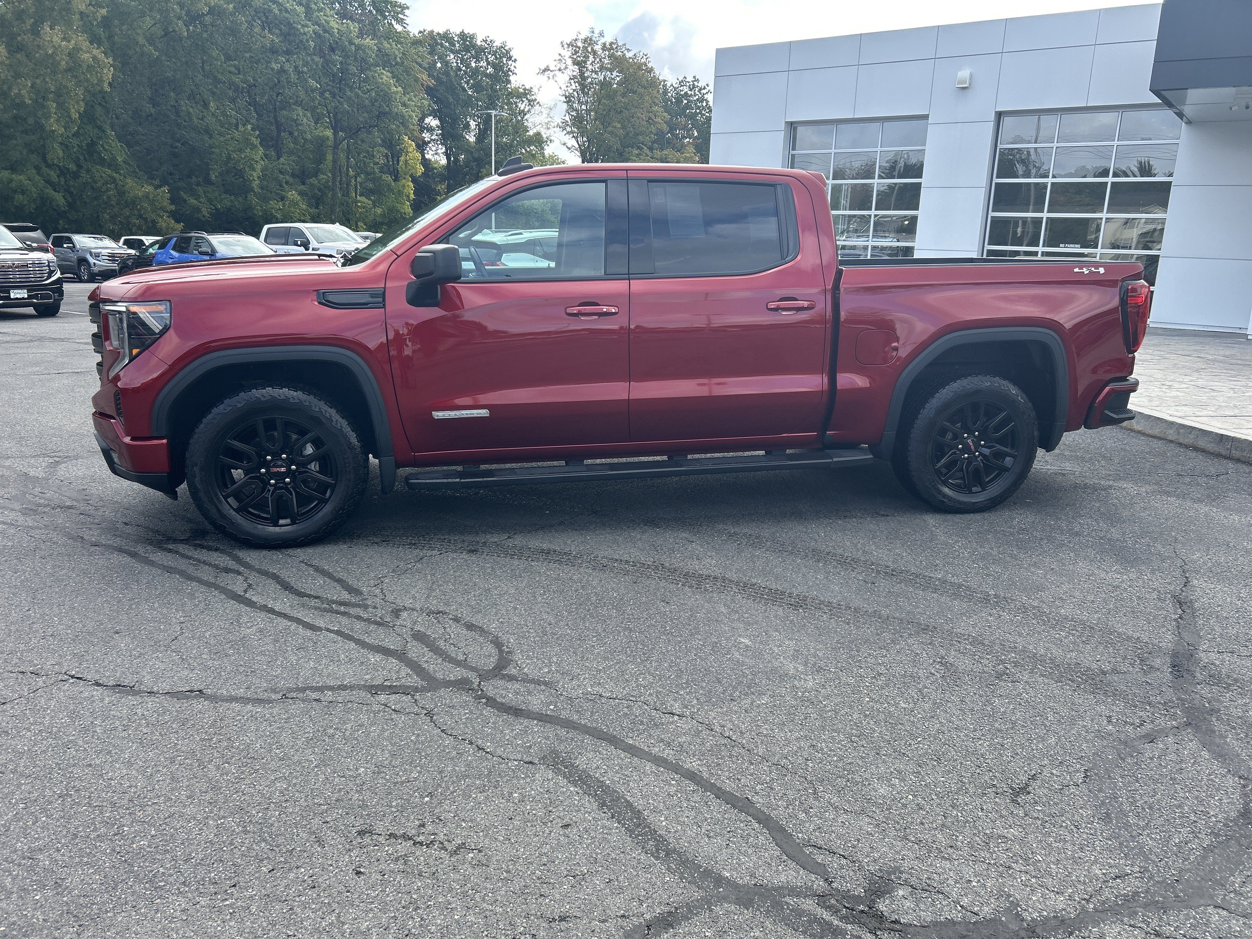 Used 2022 GMC Sierra 1500 Elevation AWD/4WD image 2