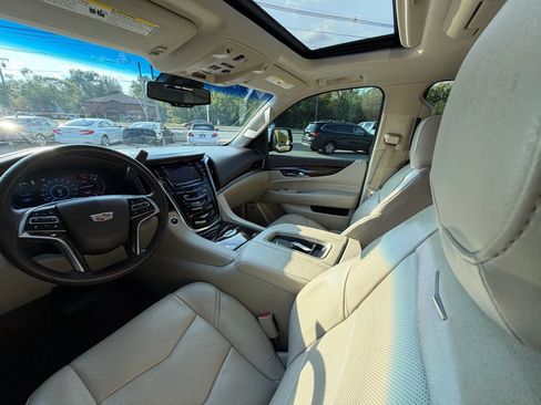 Used 2016 Cadillac Escalade Premium image 17