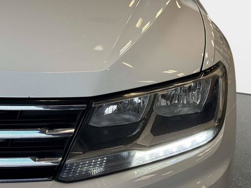 Used 2018 Volkswagen Tiguan S image 10