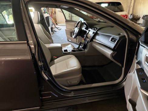 Certified 2017 Toyota Camry XLE FWD image 32