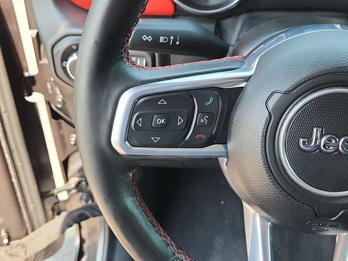 Used 2022 Jeep Gladiator Rubicon w/ LED Lighting Group AWD/4WD image 15