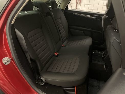 Used 2020 Ford Fusion SE FWD image 19