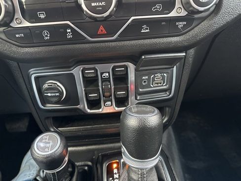 Used 2024 Jeep Wrangler Sport S image 30