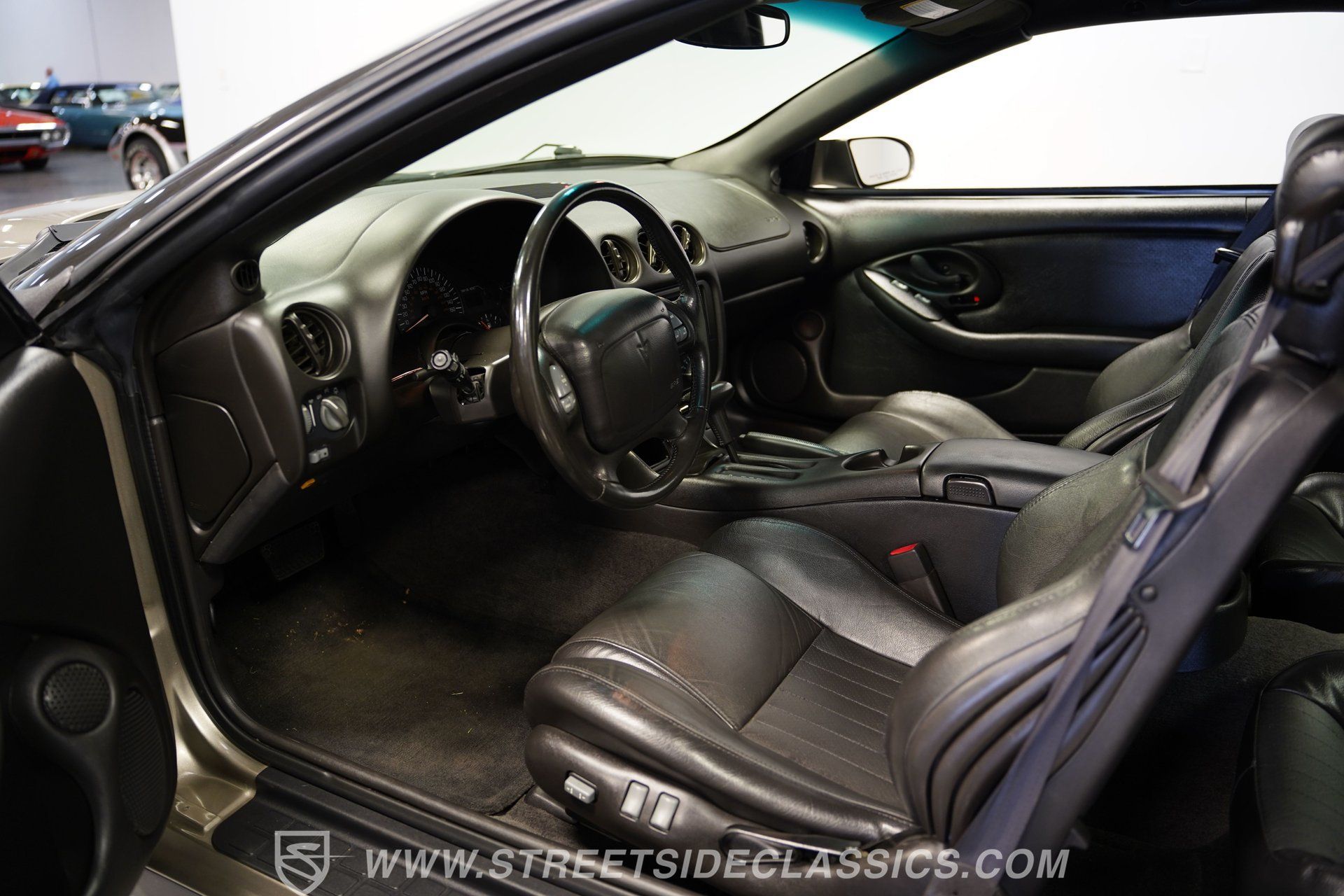 Used 2001 Pontiac Firebird Trans Am RWD image 4