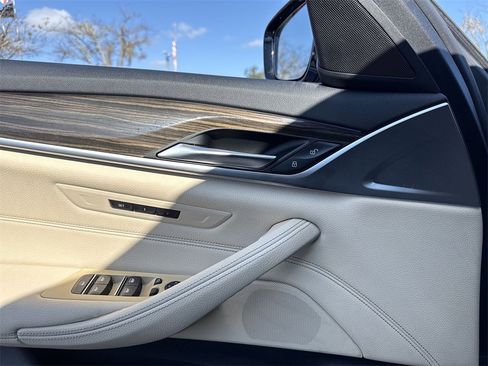 Used 2020 BMW 530i w/ Convenience Package image 12