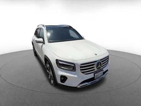 Used 2025 Mercedes-Benz GLB 250 image 3