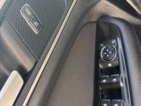 Used 2015 Ford Edge SEL image 9