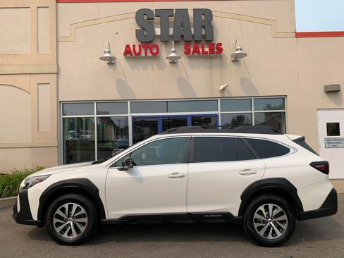 Used 2023 Subaru Outback Premium AWD/4WD image 4